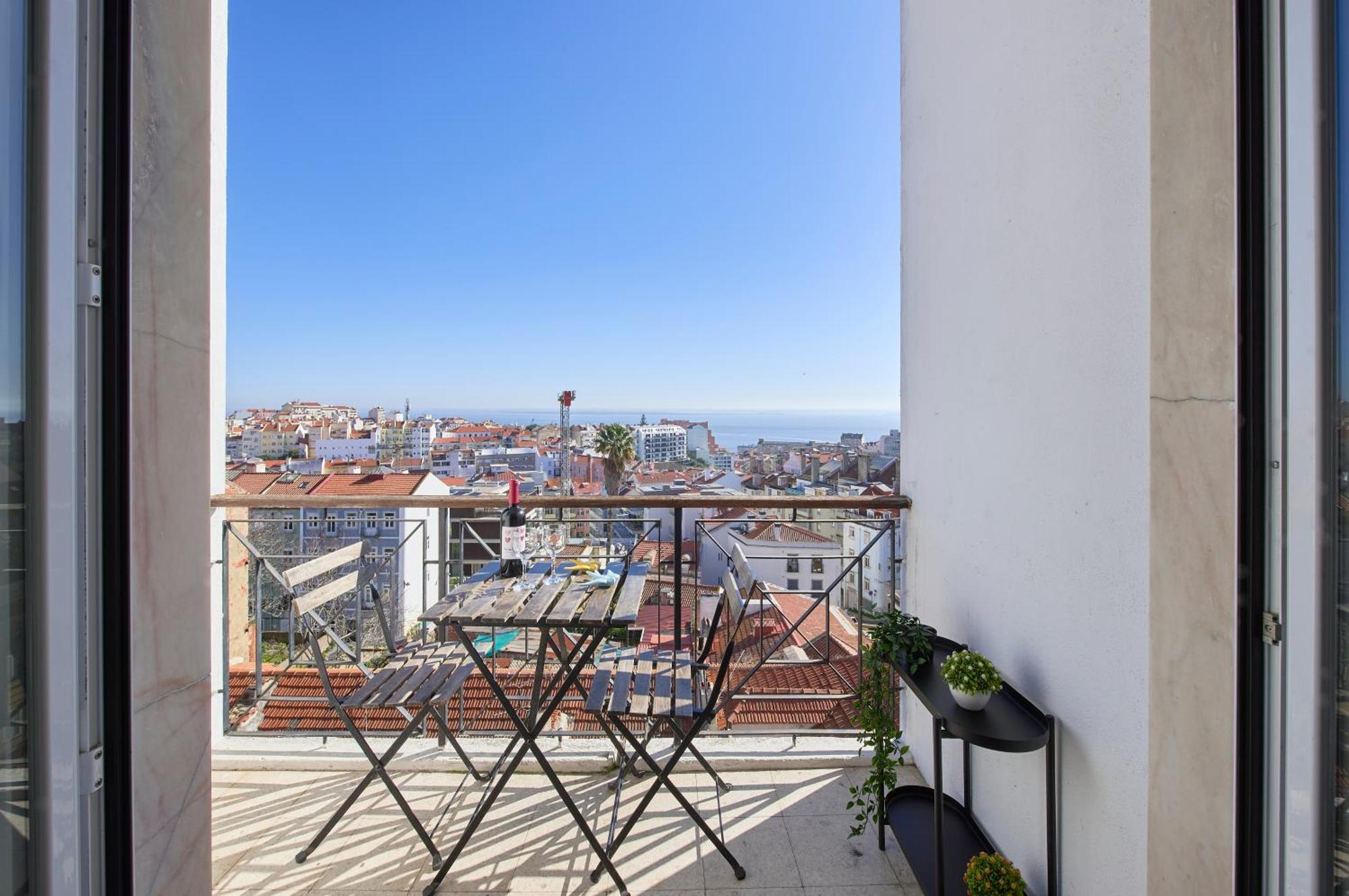 Apartment Sunny Graca, River View, By Timecooler *